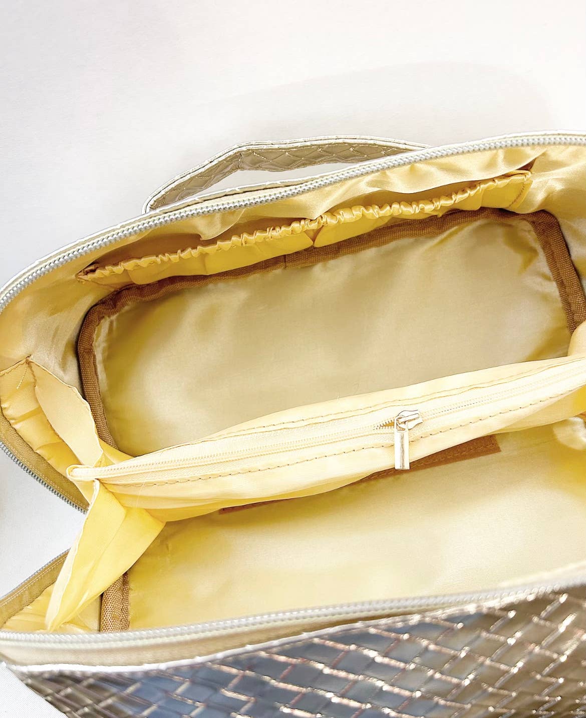 BAGS - Cosmetic/Jewelry Bag (gold weave) HB303