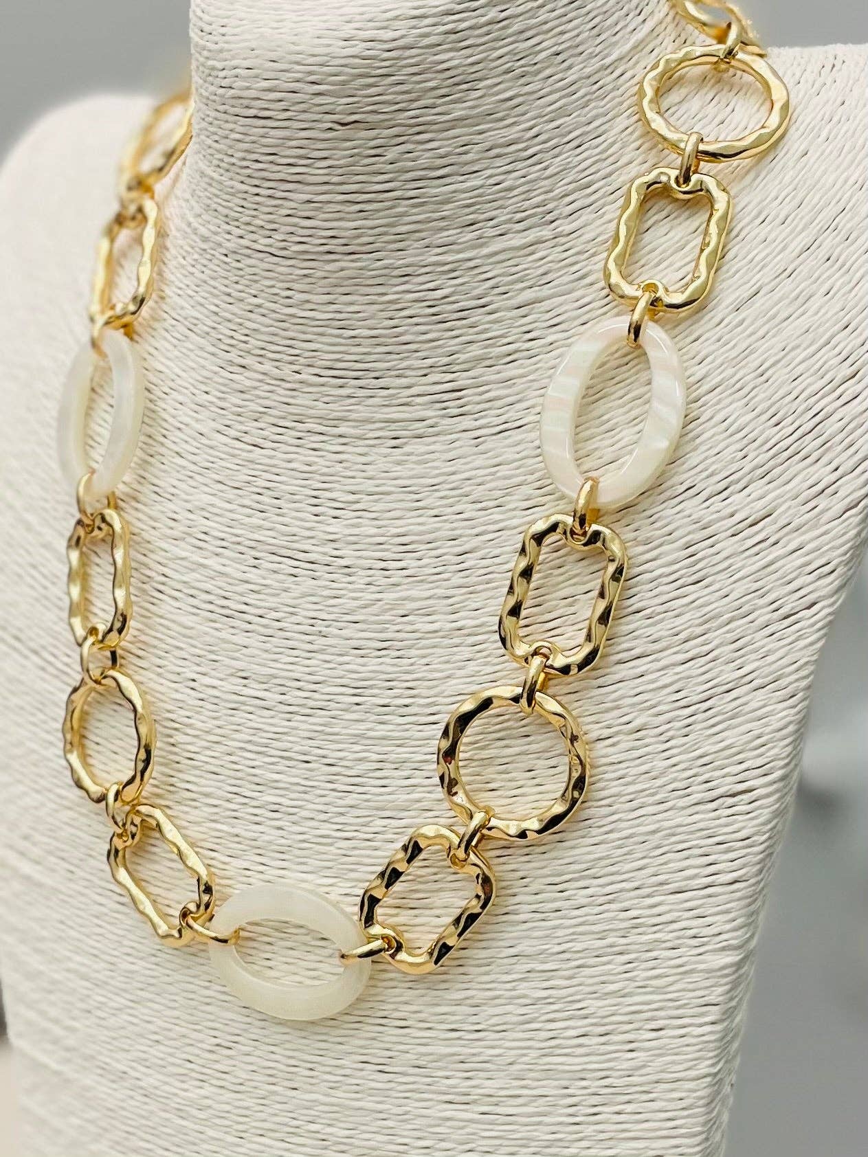 CHIC - Everyday Link Necklace (white/gold) NK404
