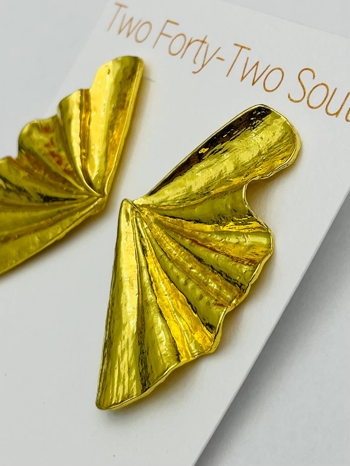 GOLDEN - Cinched Fabric Fan (gold)