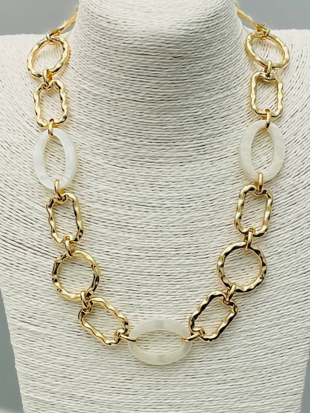 CHIC - Everyday Link Necklace (white/gold) NK404