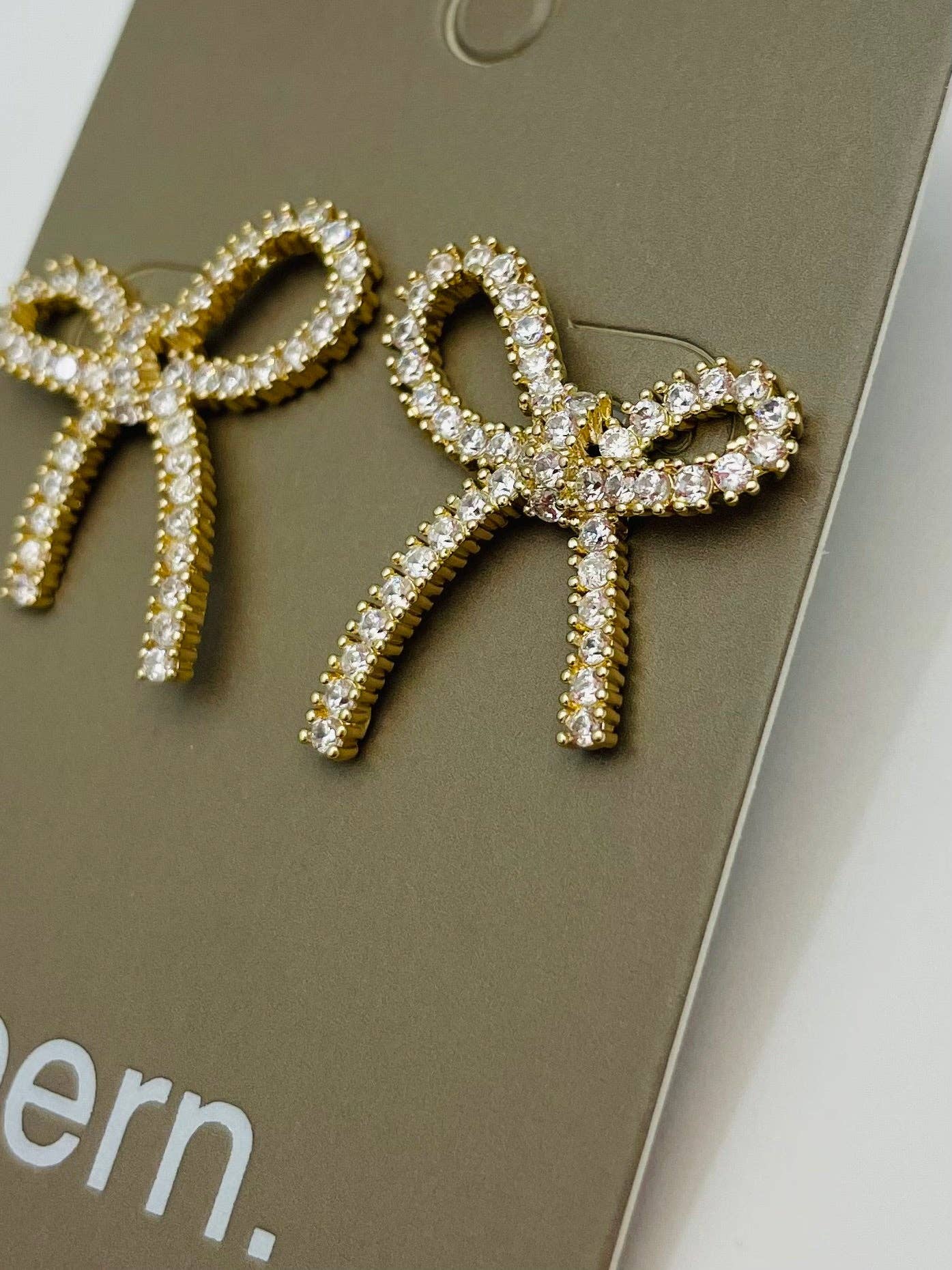 CHIC - Delicate CZ Bow (gold)